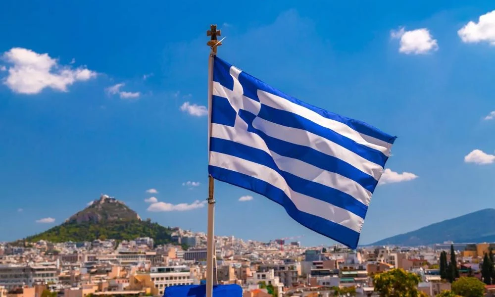 Η ιστορία της ελληνικής σημαίας - Γιατί έχει 9 γραμμές;